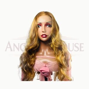 Perruque synthétique premium de 26 pouces, ondulée, HD lace 13x6, couleur dorée lumineuse.