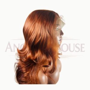Perruque synthétique premium RUBY, 18 pouces légèrement ondulée, HD lace 13x6, couleur rousse, densité 250 %.