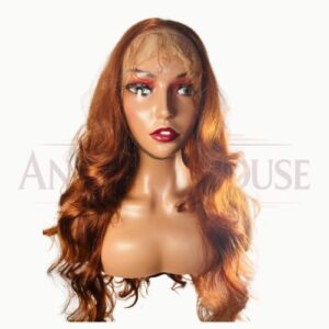 Perruque synthétique premium CLARISSE, 26 pouces ondulée, HD lace 13x6, brun roux lumineux, densité 250 %.